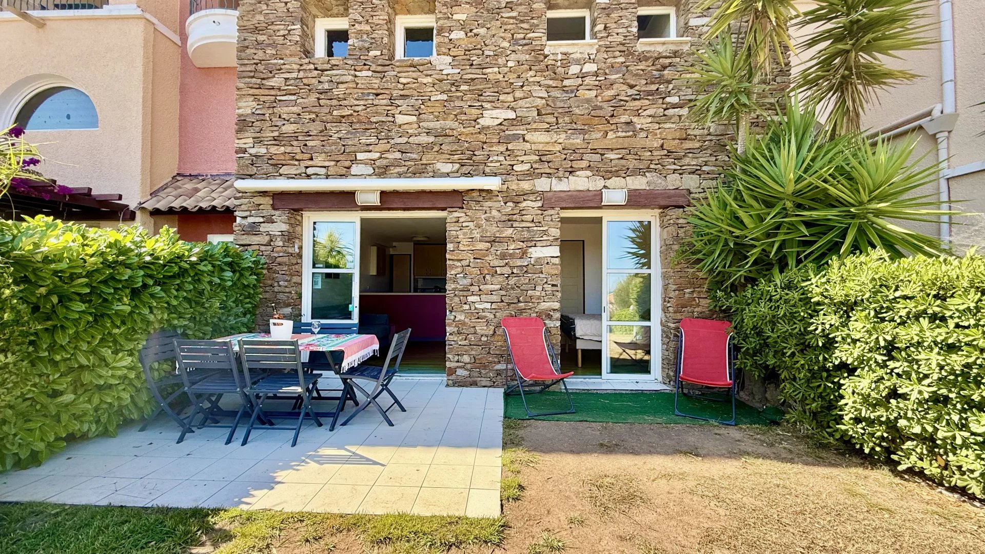 AGAY CAP ESTEREL VILLAGE T3 TYPE LARGE JARDIN SUD EST VUE MER