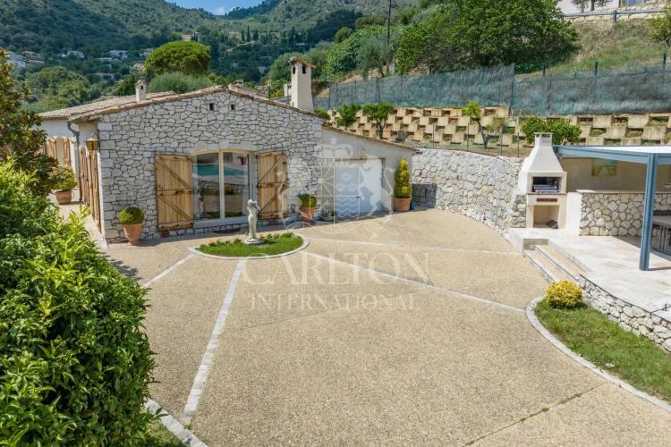 Havre de paix, proche de Nice, villa avec piscine