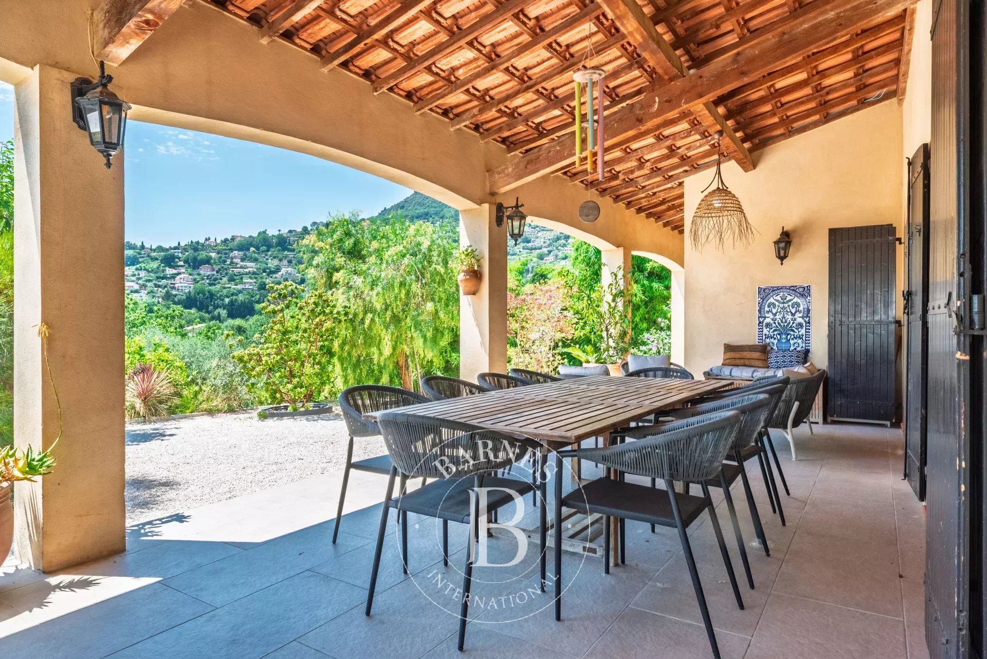 Vence – Villa au cœur d’un domaine fermé - 5 chambres - vue  village et collines