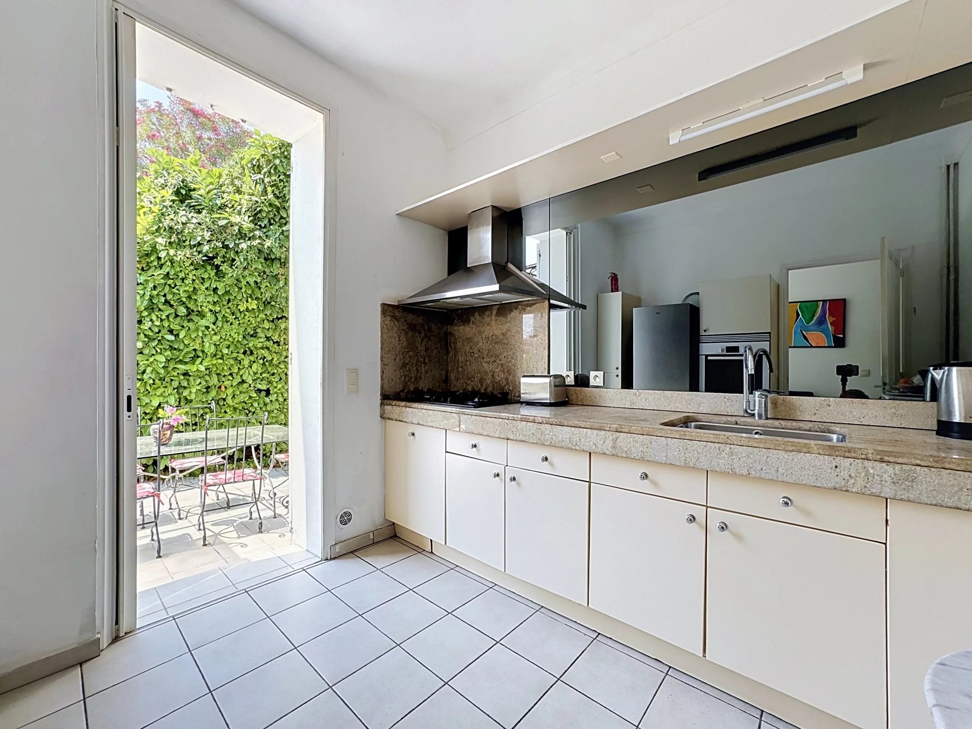 MAISON DE CHARME 180m2 CENTRE JARDIN PISCINE PARKING