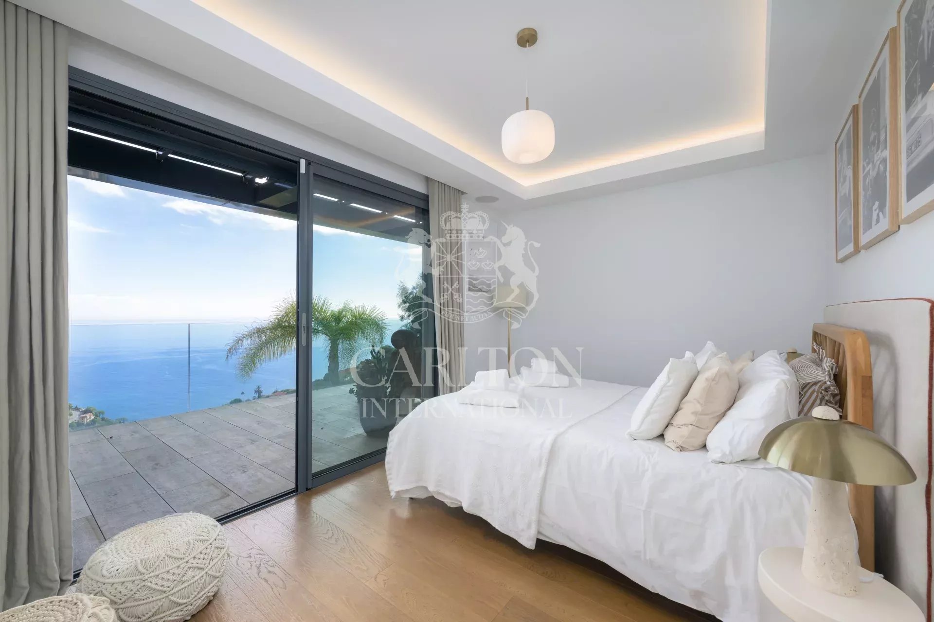 Villa contemporaine d’exception avec vue sur mer et deux piscines – Aux portes de Monaco