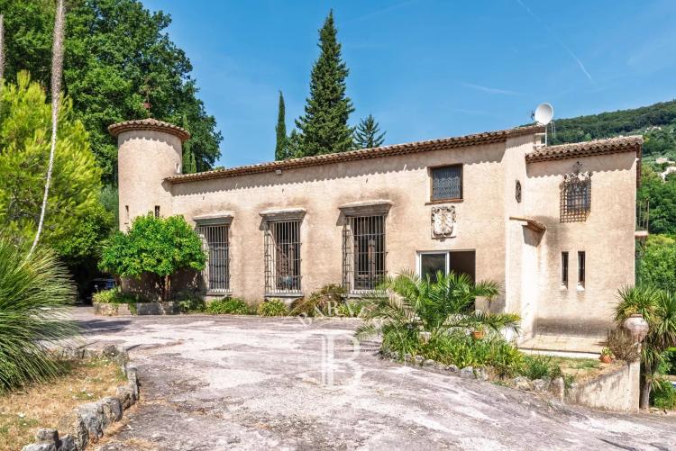 Grasse Saint-François – Propriété de caractère au cœur d'un parc de plus d'un hectare