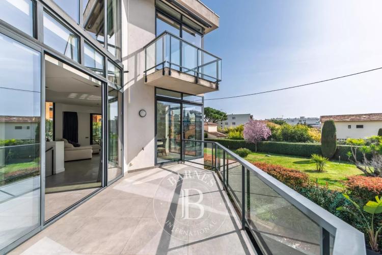 Superbe villa contemporaine avec piscine à 100 m de la plage