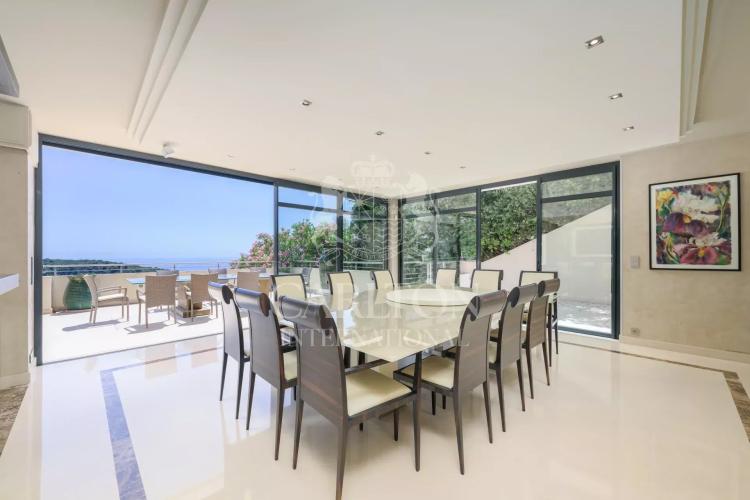 Eze, à quelques minutes de Monaco, plages, importante propriété avec vue mer époustouflante.