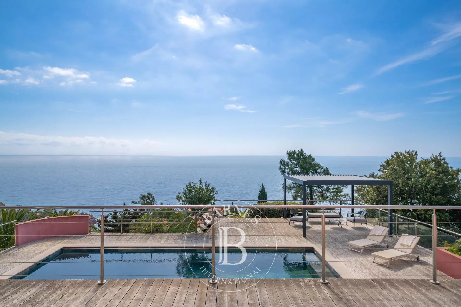 THÉOULE - VILLA FAMILIALE AVEC VUE MER PANORAMIQUE