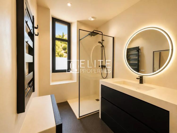 LE GRAND PALAIS – APPARTEMENT DE PRESTIGE AU CŒUR DE GRASSE