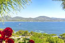 Villa contemporaine avec vue mer panoramique proche de Saint-Tropez