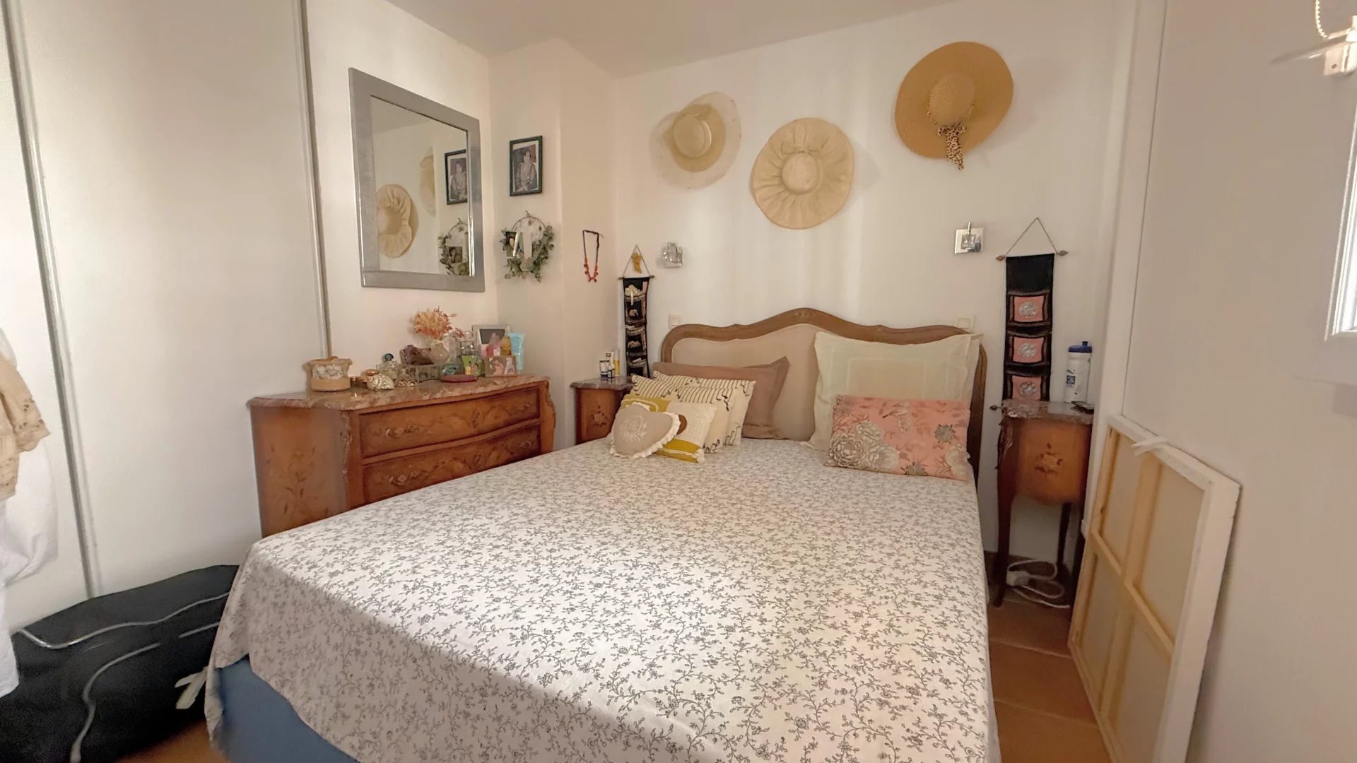 AGAY CAP ESTEREL grand T2 type large de 51m² habitables