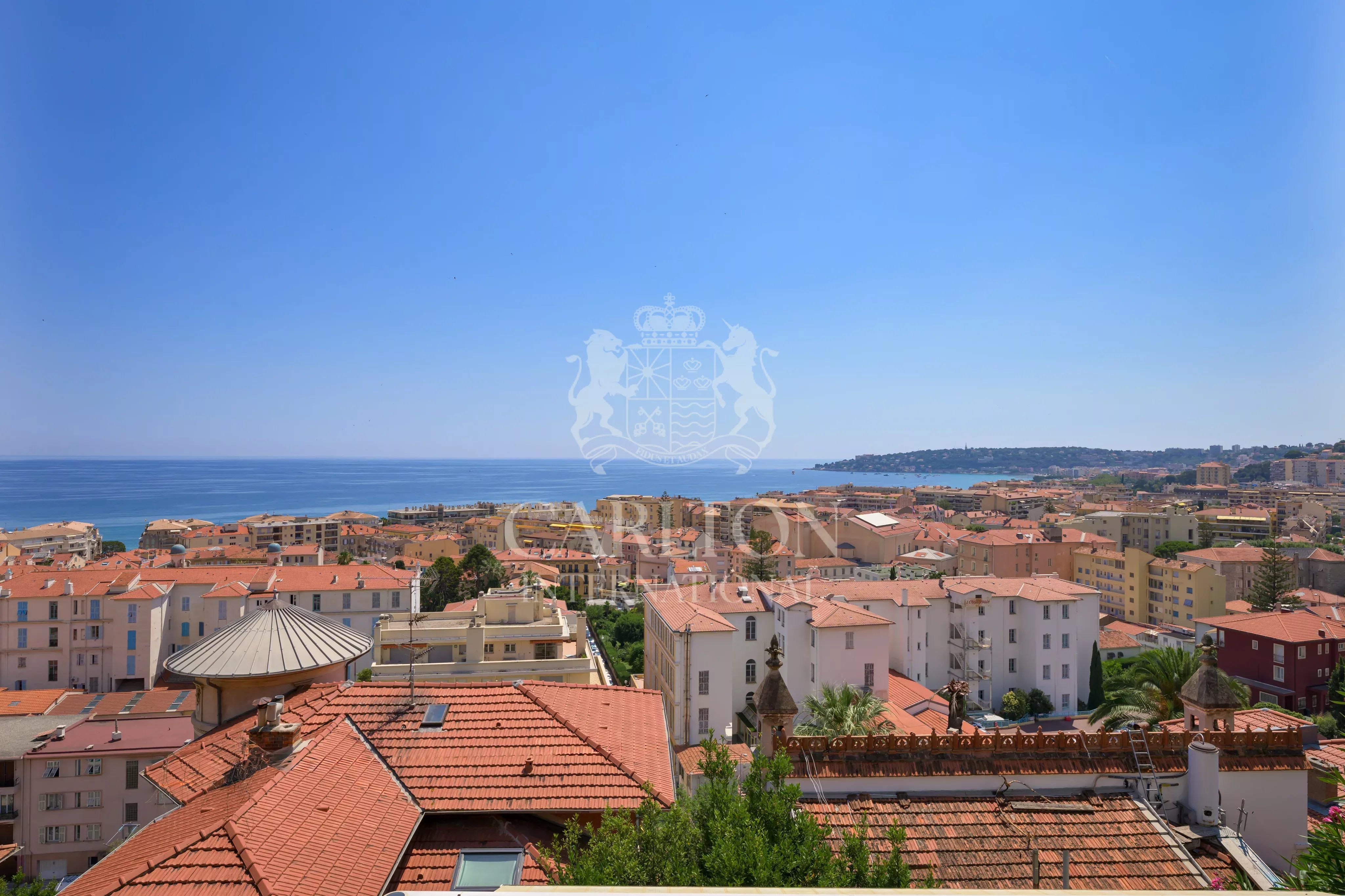 Villa  avec vue mer et accès facile au centre-ville - Opportunité d'investissement