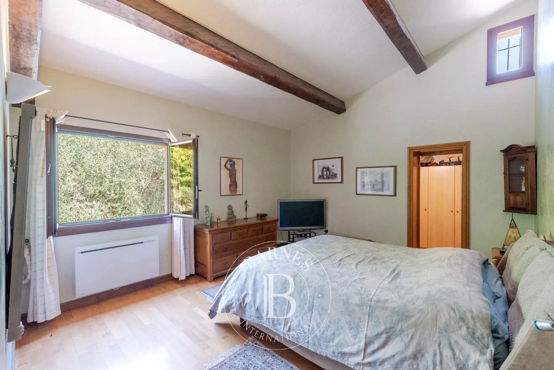 Vence – Villa au cœur d’un domaine fermé - 5 chambres - vue  village et collines