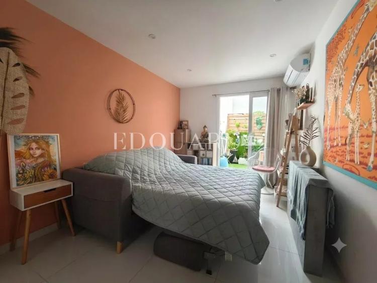 Roquebrune Cap Martin, trois pièces avec spectaculaire terrasse, petite piscine privée et superbe vue mer