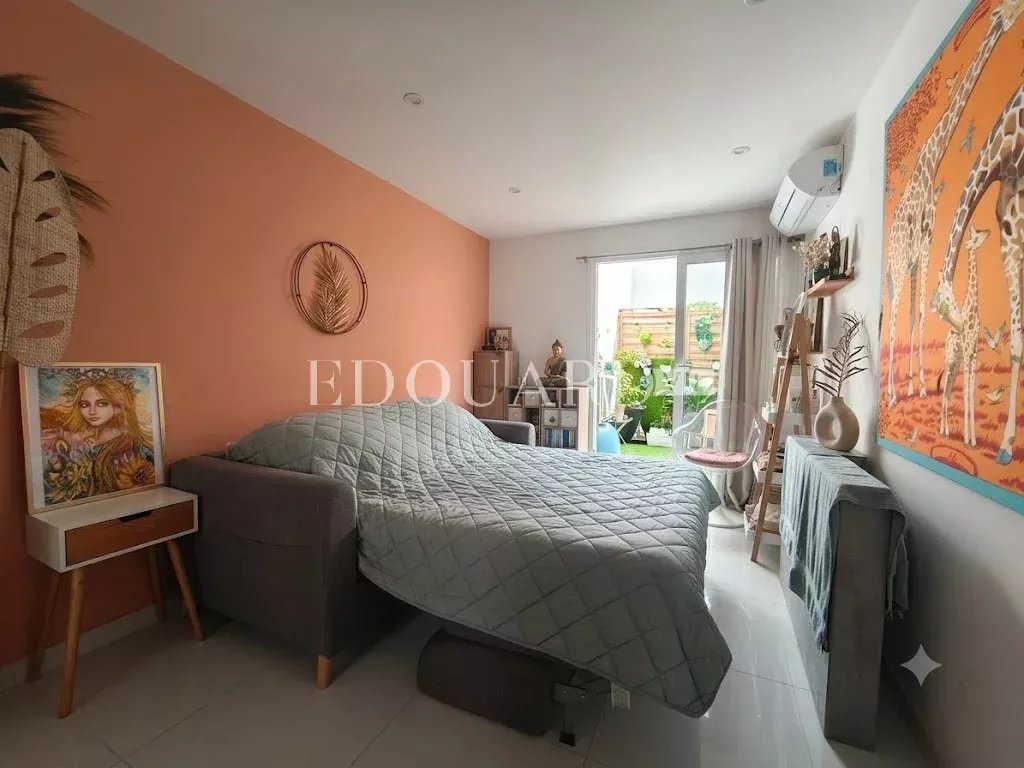 Roquebrune Cap Martin, trois pièces avec spectaculaire terrasse, petite piscine privée et superbe vue mer
