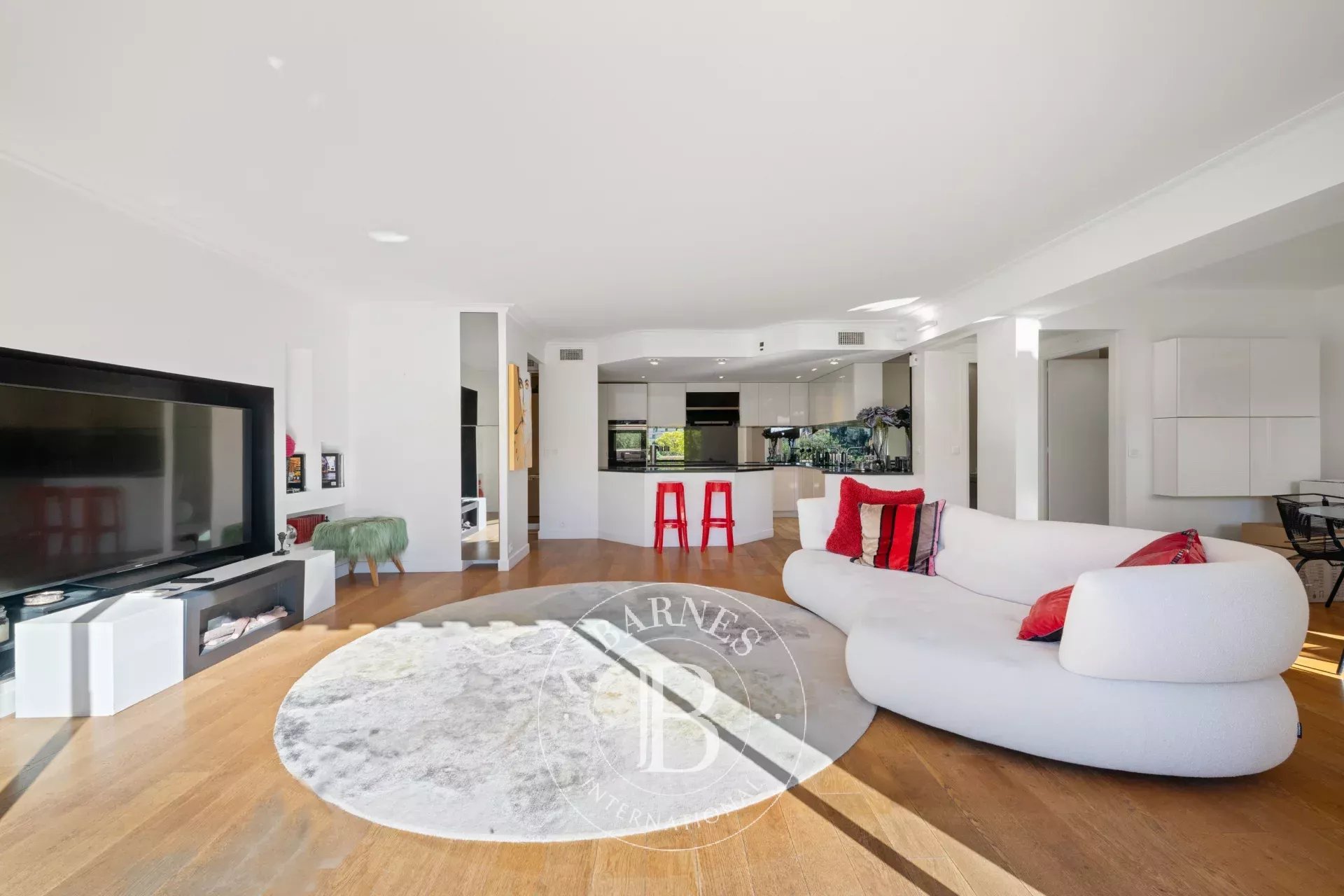 VILLEFRANCHE-SUR-MER — ÉLÉGANT DUPLEX AVEC VUE PANORAMIQUE DÉGAGÉE