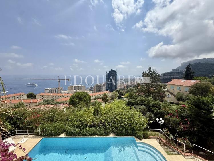 Dans un domaine privé et sécurisé, à vendre villa de prestige avec vue panoramique sur la Principauté de Monaco