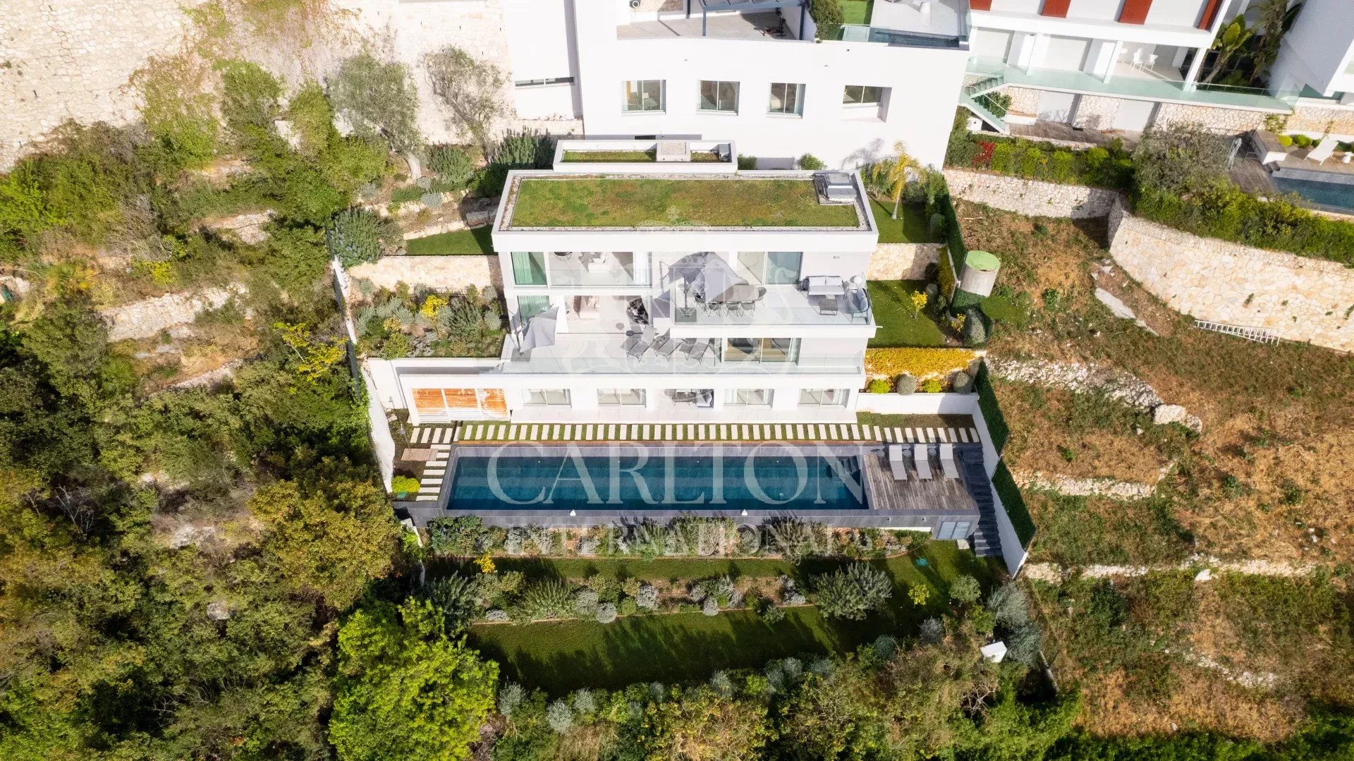 Prestigieuse villa contemporaine avec vue panoramique sur la mer
