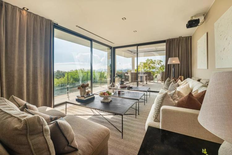 Le Cannet résidentiel - Superbe villa contemporaine avec vue mer et piscine