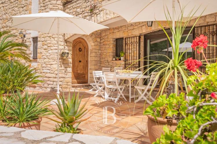 SAINT-RAPHAËL - VILLA RÉNOVÉE - A PIED DE LA MER