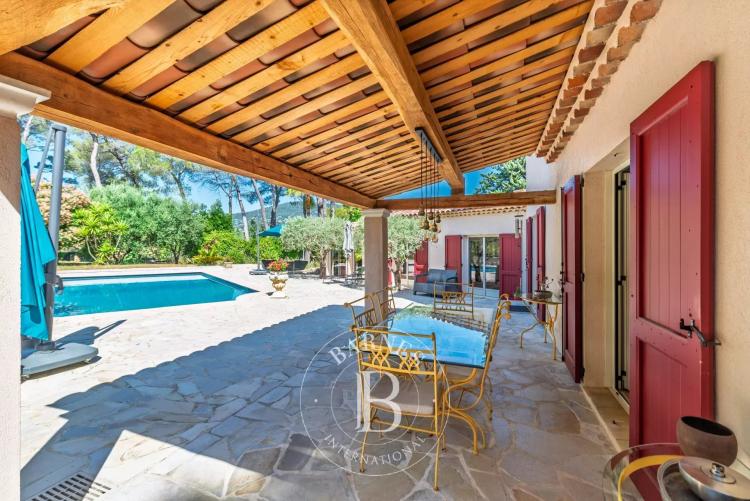 Peymeinade - Villa rénovée au calme absolu avec piscine