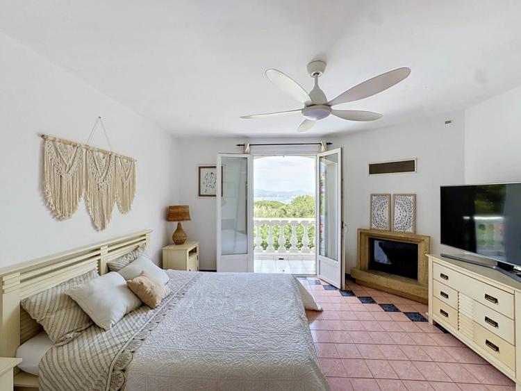 GASSIN – VILLA AVEC VUE MER À QUELQUES MINUTES DE SAINT-TROPEZ
