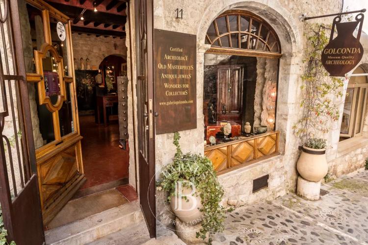 Immeuble historique avec galerie d’art et terrasse panoramique – Saint-Paul-de-Vence