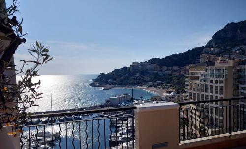 LOCATION – 7 PIÈCES AVEC PISCINE – DERNIER ÉTAGE – MEMMO CENTER – VUE MER PANORAMIQUE