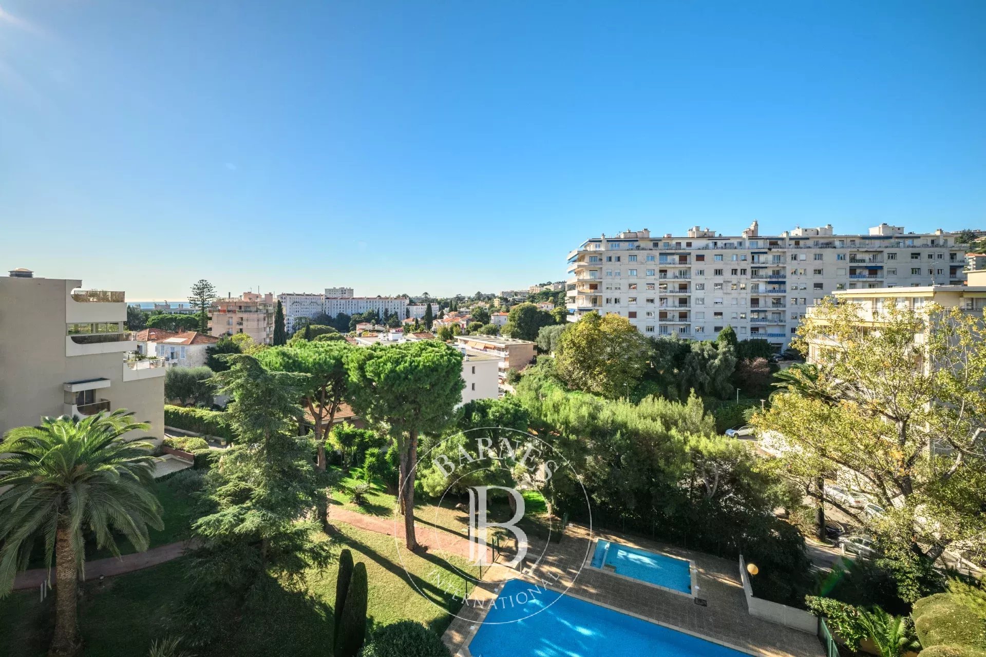 NICE – FABRON – DERNIER ÉTAGE AVEC TERRASSES ET VUE DÉGAGÉE