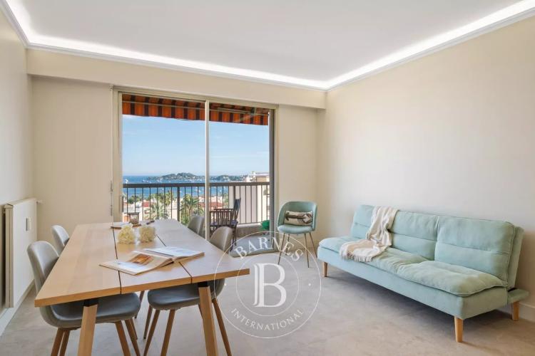 BEAULIEU-SUR-MER – APPARTEMENT D’EXCEPTION AU DERNIER ÉTAGE - VUE MER ET MONTAGNE