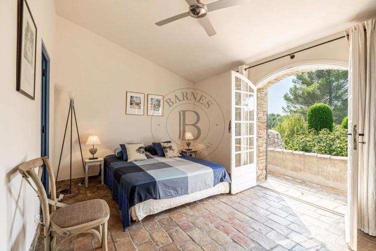 PROCHE MOUGINS – MAS EN PIERRE