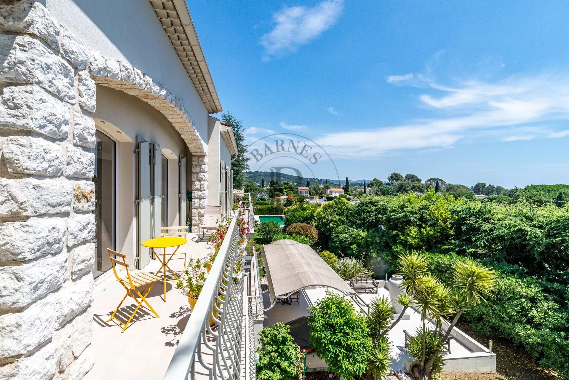 LA ROQUETTE-SUR-SIAGNE – VILLA FAMILIALE RÉNOVÉE – APERÇU MER