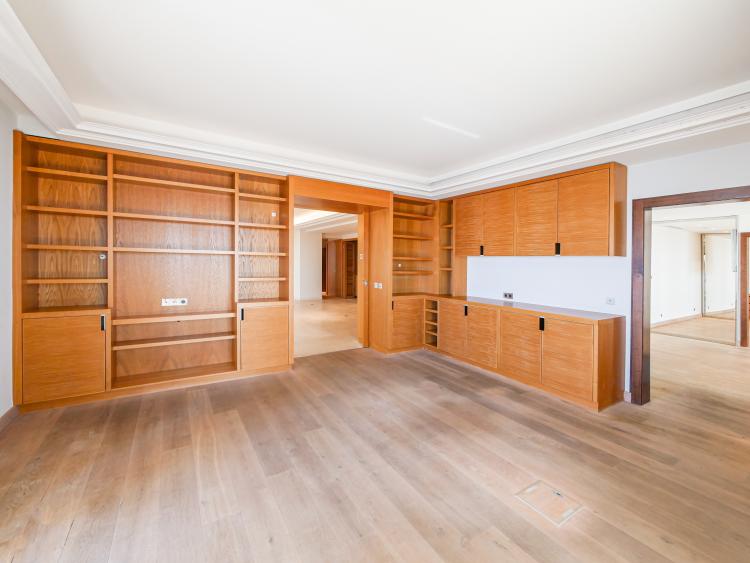 PALAZZO LEONARDO - APPARTEMENT SUR UN ÉTAGE ENTIER - VUE MER