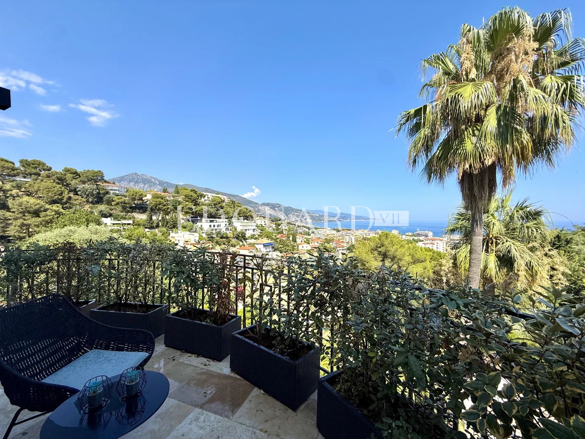 Superbe villa contemporaine avec piscine, une oasis de lumière au cœur de Roquebrune Cap Martin