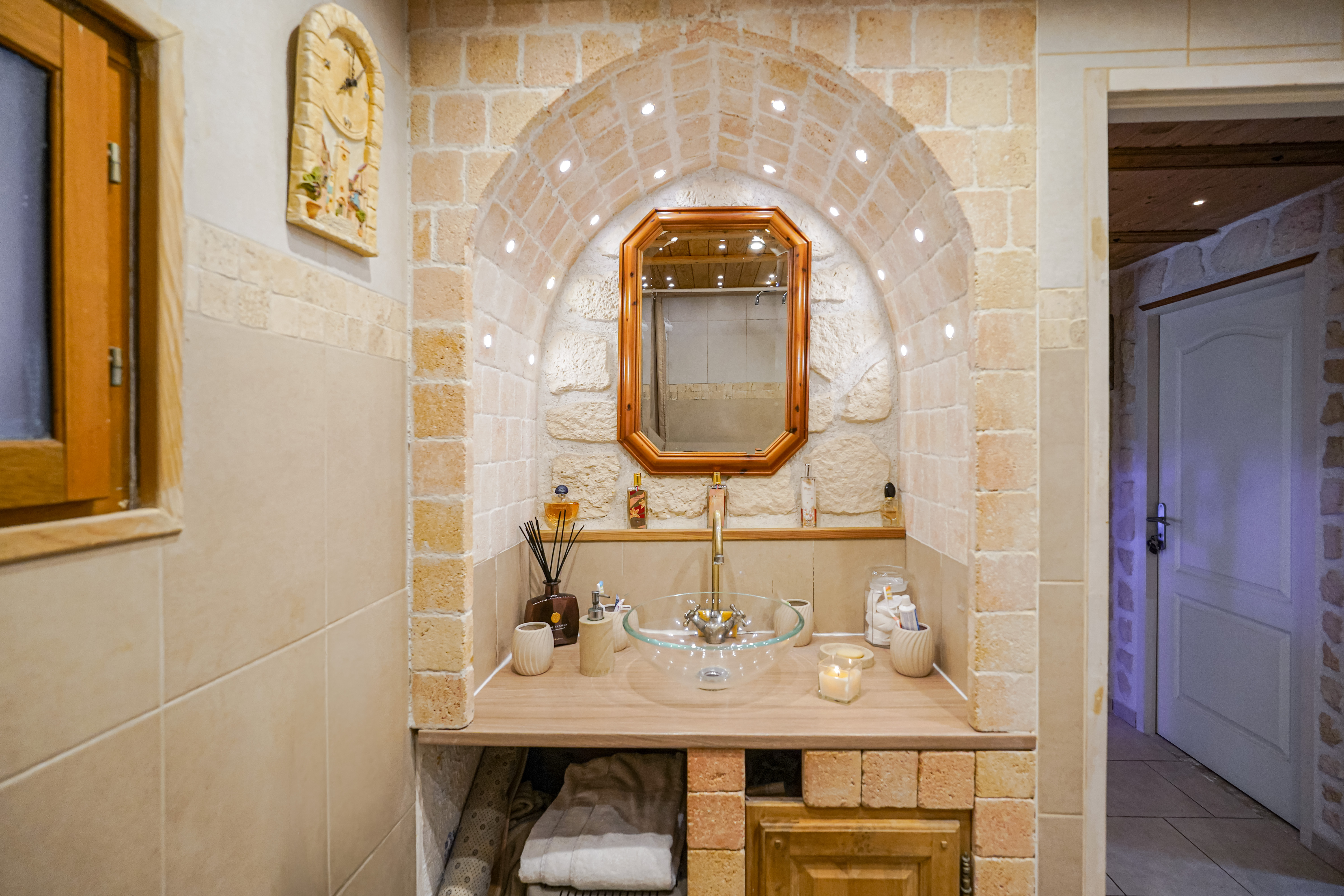 MENTON BORRIGO - 4 PIECES - CAVE ET PARKING