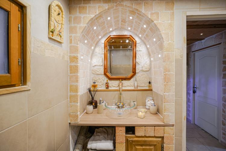 MENTON BORRIGO - 4 PIECES - CAVE ET PARKING