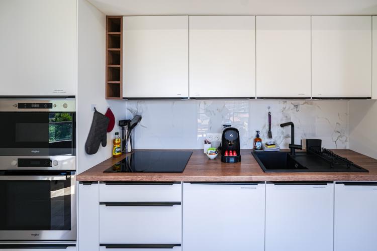 BEAUSOLEIL - 3 PIECES - CAVE, PARKING ET PISCINE