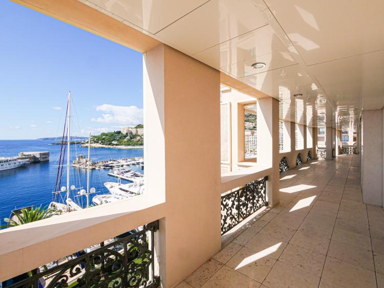 PALAZZO LEONARDO - APPARTEMENT SUR UN ÉTAGE ENTIER - VUE MER