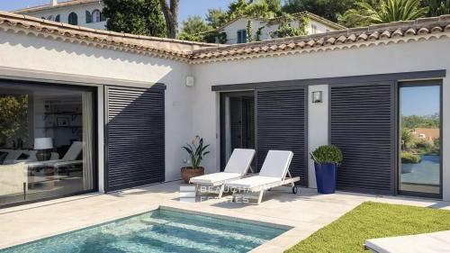 Villa contemporaine de prestige au coeur de Saint-Tropez, avec vue sur le village
