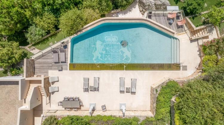Eze, à quelques minutes de Monaco, plages, importante propriété avec vue mer époustouflante.
