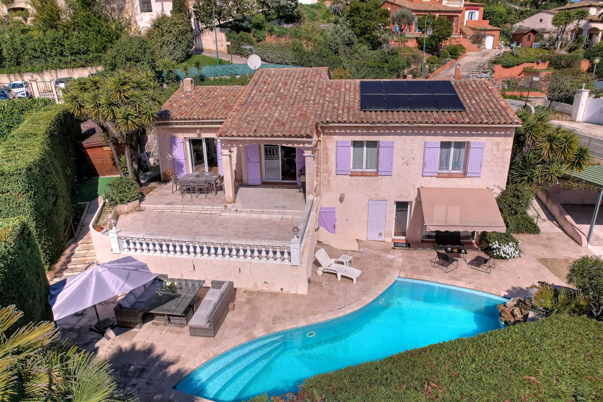 LA ROQUETTE-SUR-SIAGNE – Havre de Paix Provençal avec Piscine & Prestations d'Exception