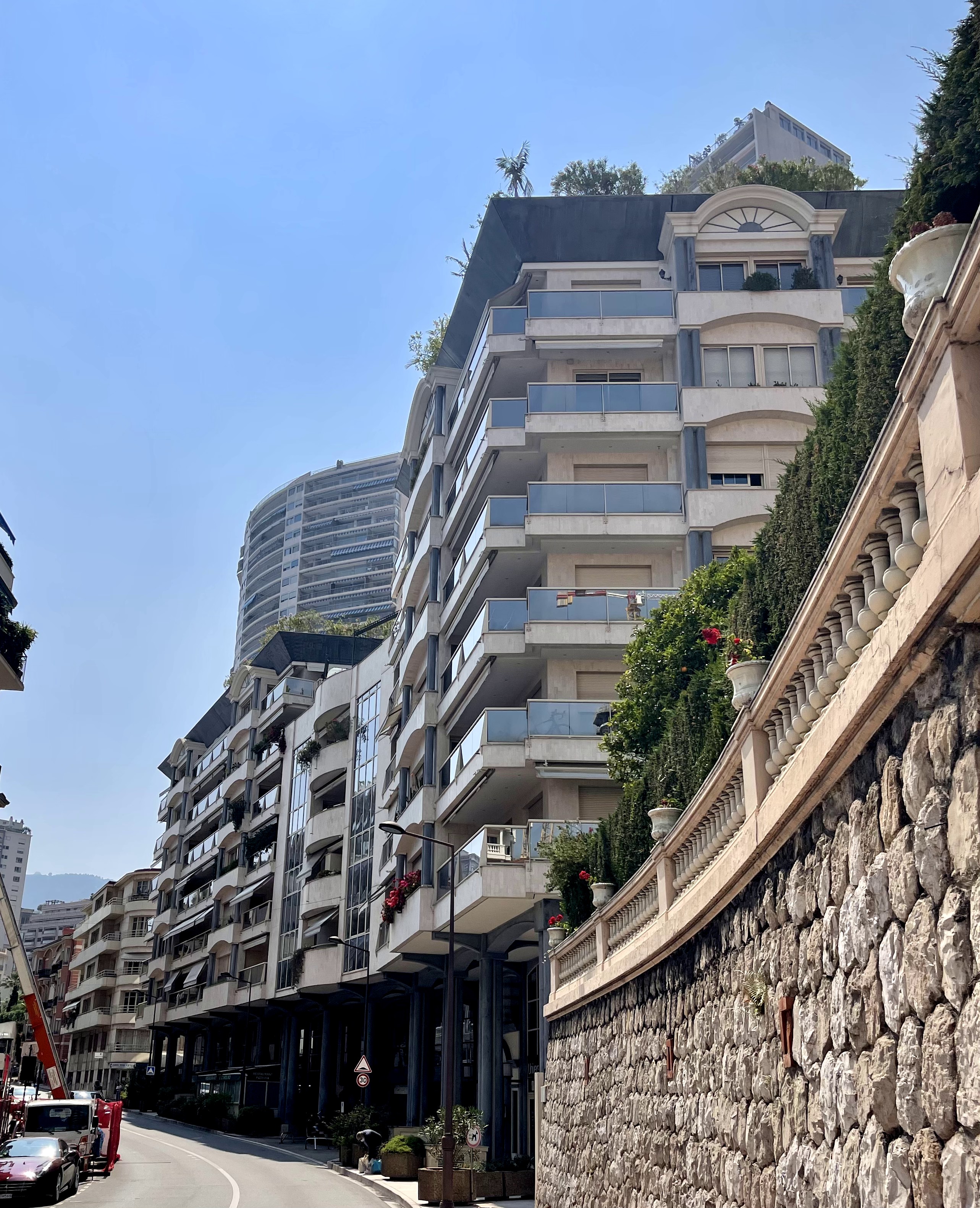 PARKING DANS RESIDENCE MODERNE