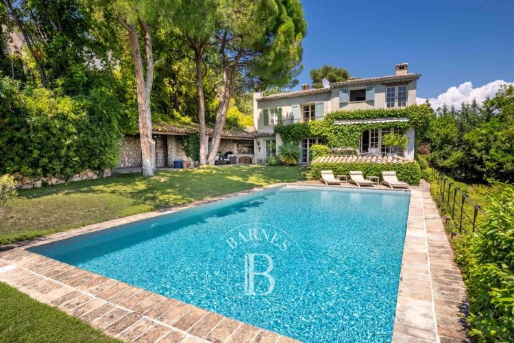 Saint-Paul-de-Vence – Propriété de charme avec vue panoramique au cœur d’un domaine sécurisé
