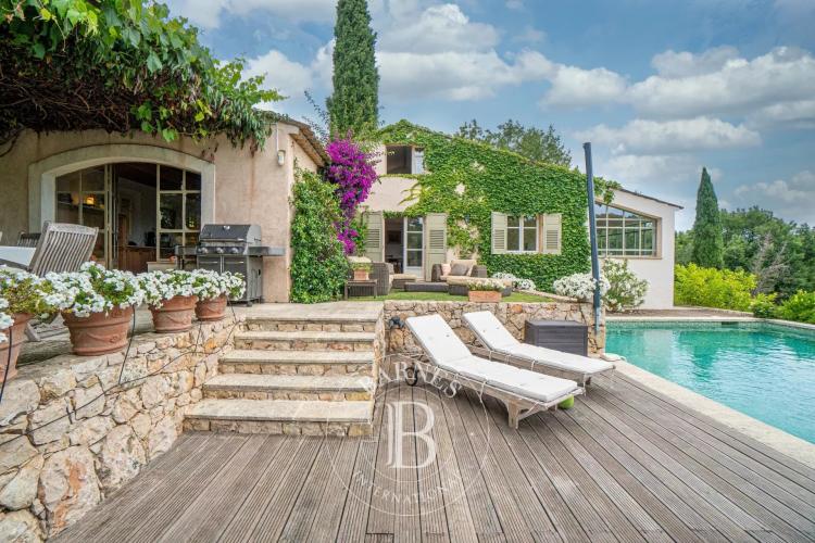 Valbonne - Unique propriété à pied du village - Terrain 1,6 hectare