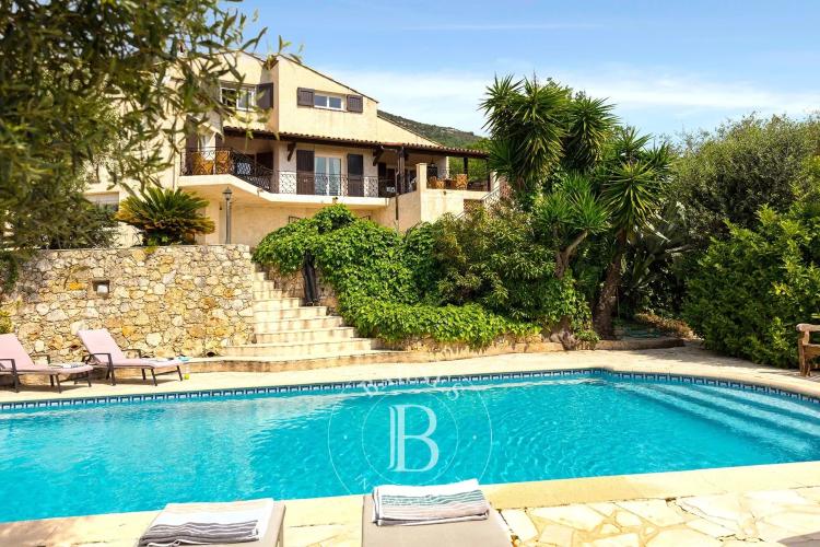 Villa Provençale avec Vue Panoramique Mer et Collines