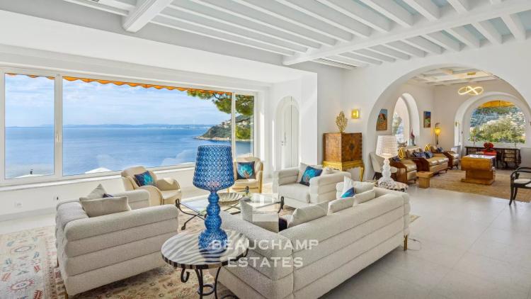 Saint-Jean-Cap-Ferrat – Villa Provençale avec Vue Mer Panoramique et Piscine Chauffée