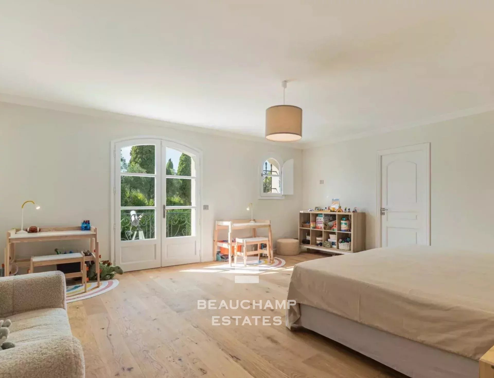 Villa néo-provençale 5 chambres avec piscine - Valbonne