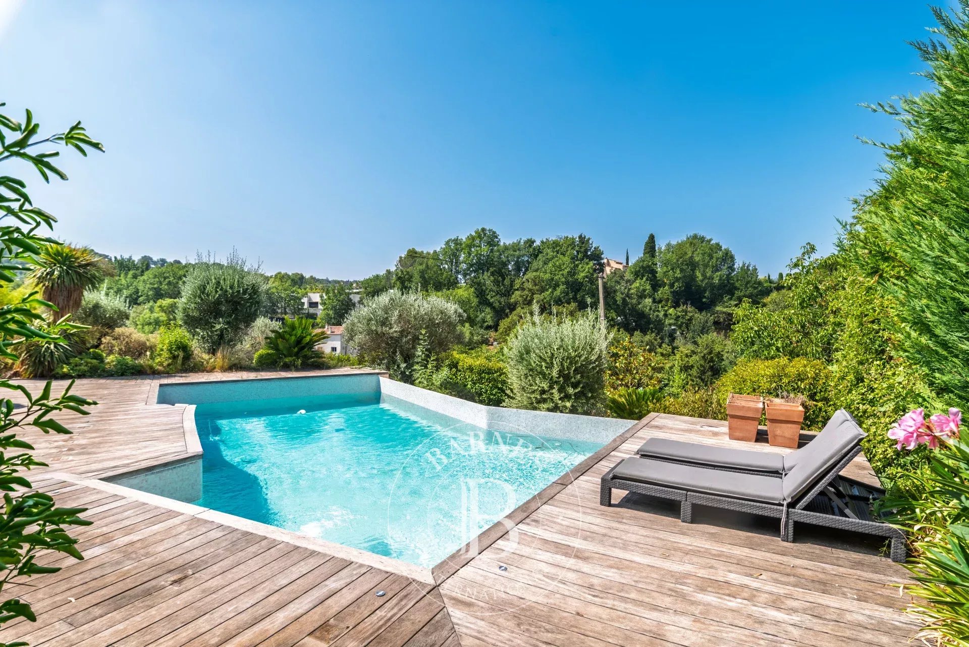 3 mn de Valbonne Village - Villa familiale au calme avec vue dégagée collines