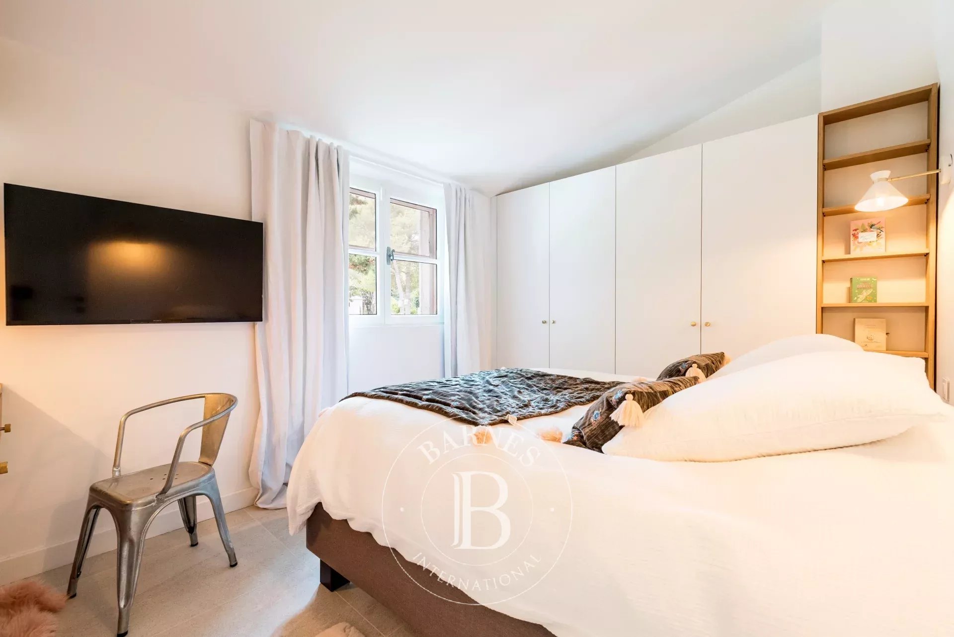 Valbonne - A pied du village - Propriété familiale rénovée - Maison d’amis - Mazet - Appartement indépendant.