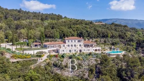 CABRIS - Élégante propriété avec vue imprenable - 6 chambres et un studio