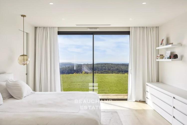 Villa contemporaine neuve 6 chambres avec vue mer à Roquefort-les-Pins