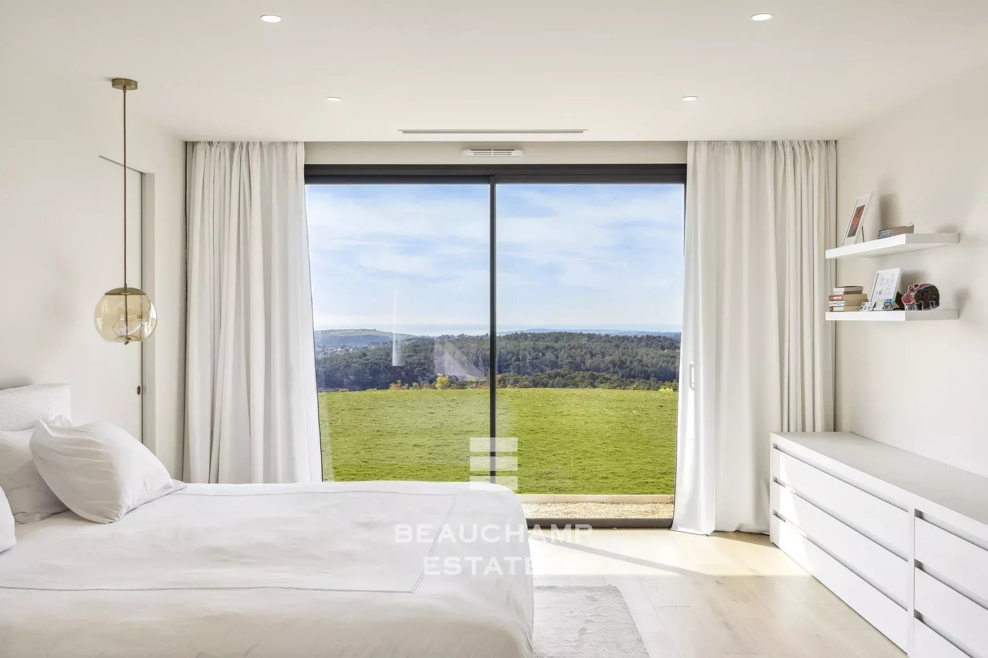 Villa contemporaine neuve 6 chambres avec vue mer à Roquefort-les-Pins