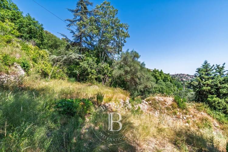 Grasse - Saint François - Terrain viabilisé vue mer - 2300m²